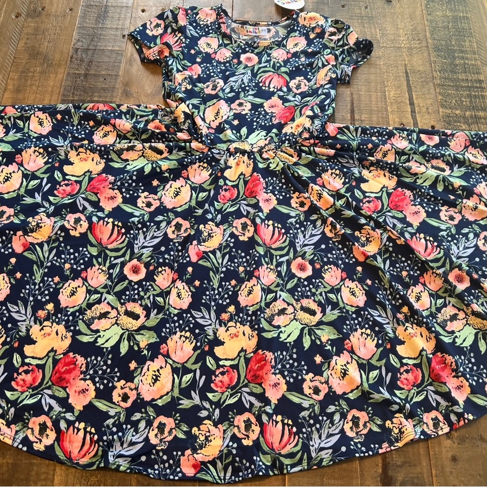 Dot Dot Smile size 12/24 mo- 8/10 Girls vintage floral Cap sleeve twirl dress